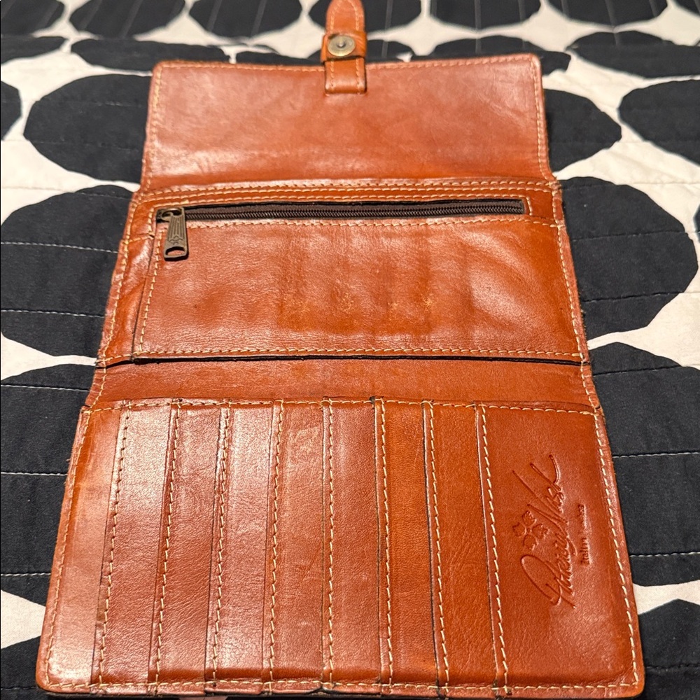 Vintage Floral Leather Clutch - Picture 4 of 6